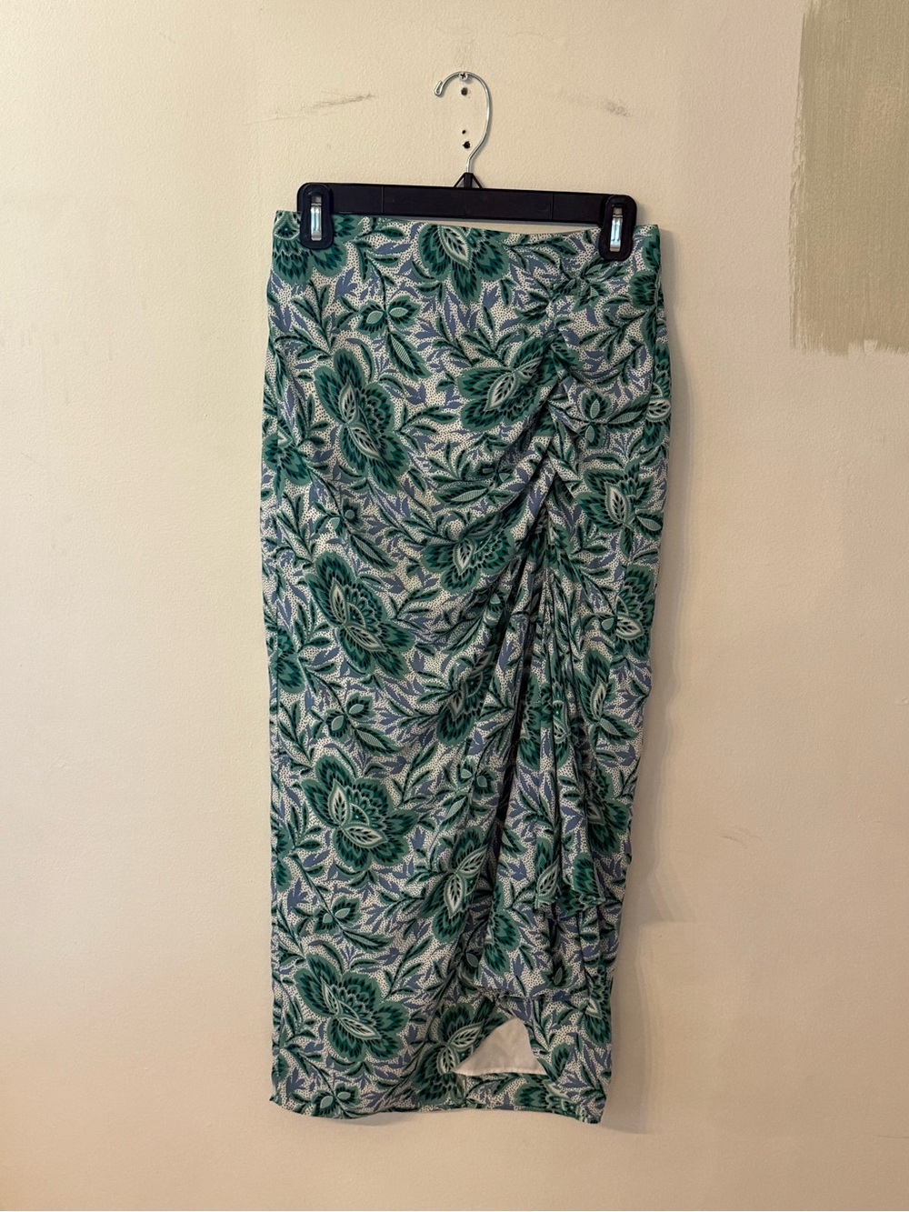 Ann Taylor Green and White Floral Pencil Skirt